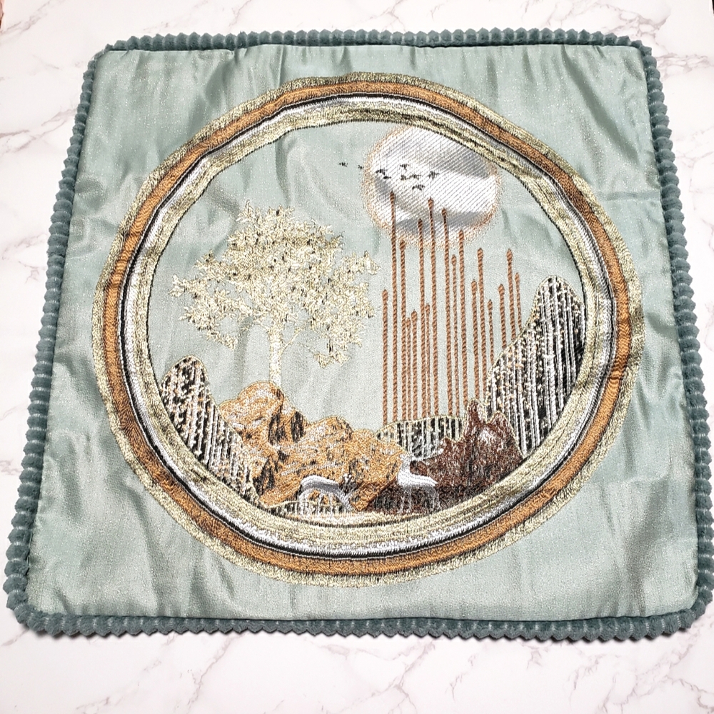 Live Well Bedding pillow cover. Pillow covers.